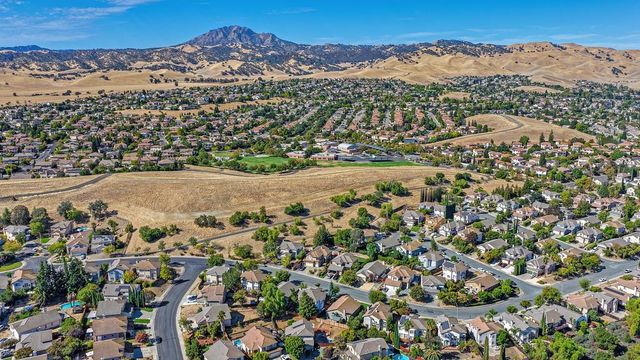 2329 Mark Twain Dr, Antioch, CA 94531