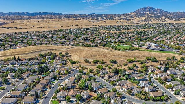 2329 Mark Twain Dr, Antioch, CA 94531