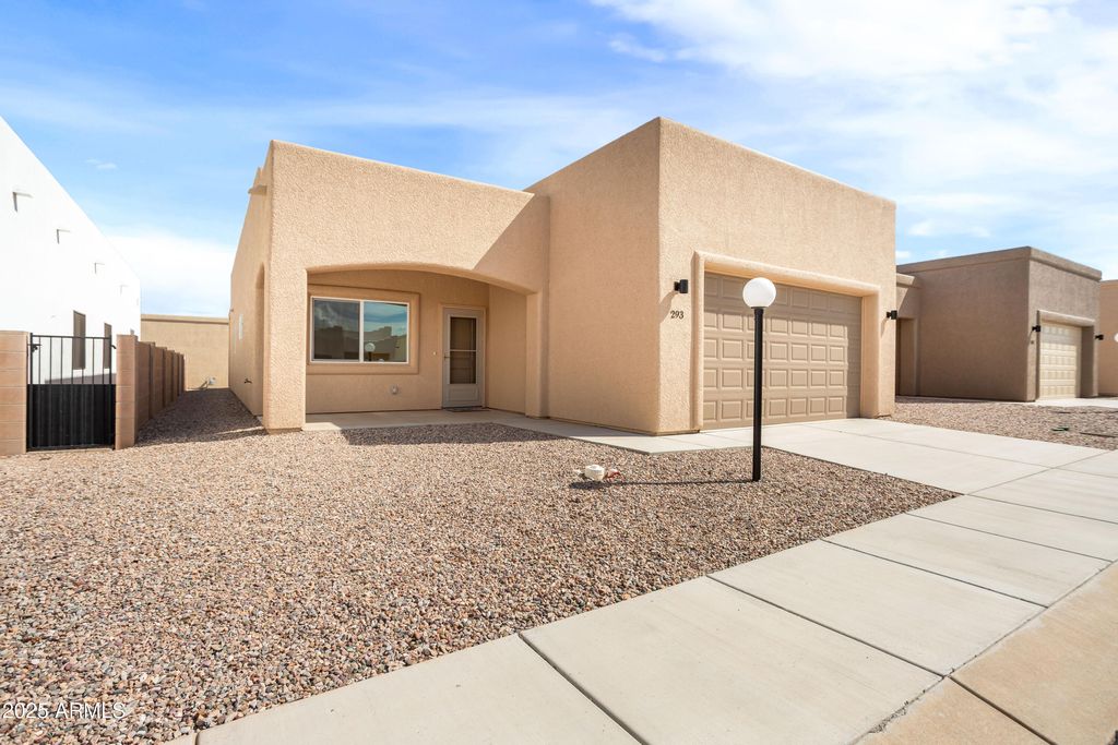 293 S MEADOWOOD Lane, Sierra Vista, AZ 85635