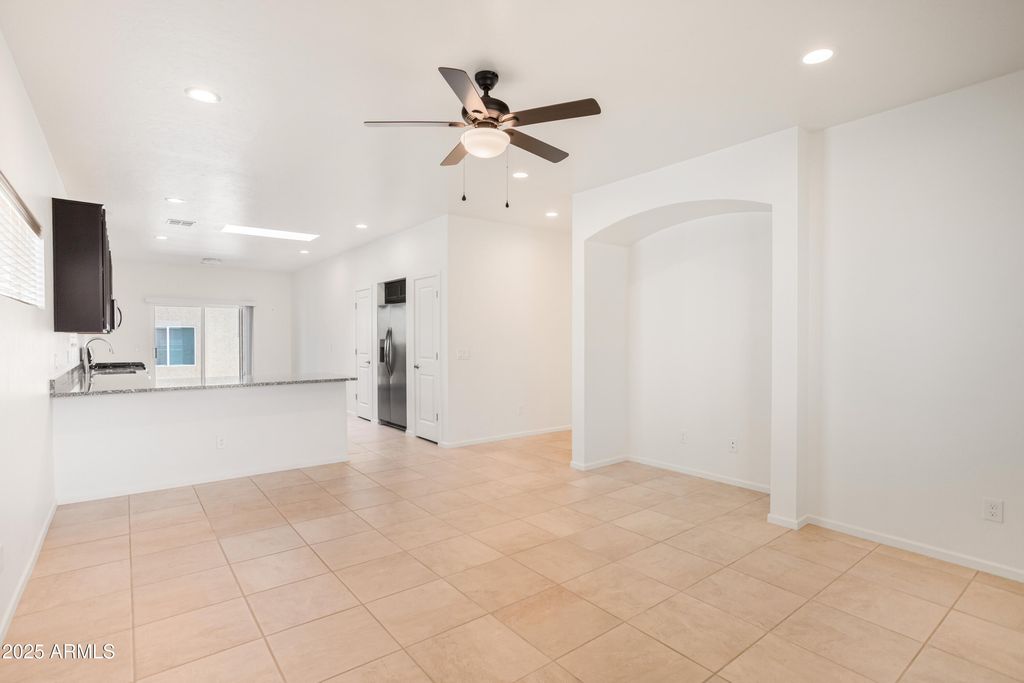 Image 10 of property listing at 293 S MEADOWOOD Lane, Sierra Vista, AZ 85635