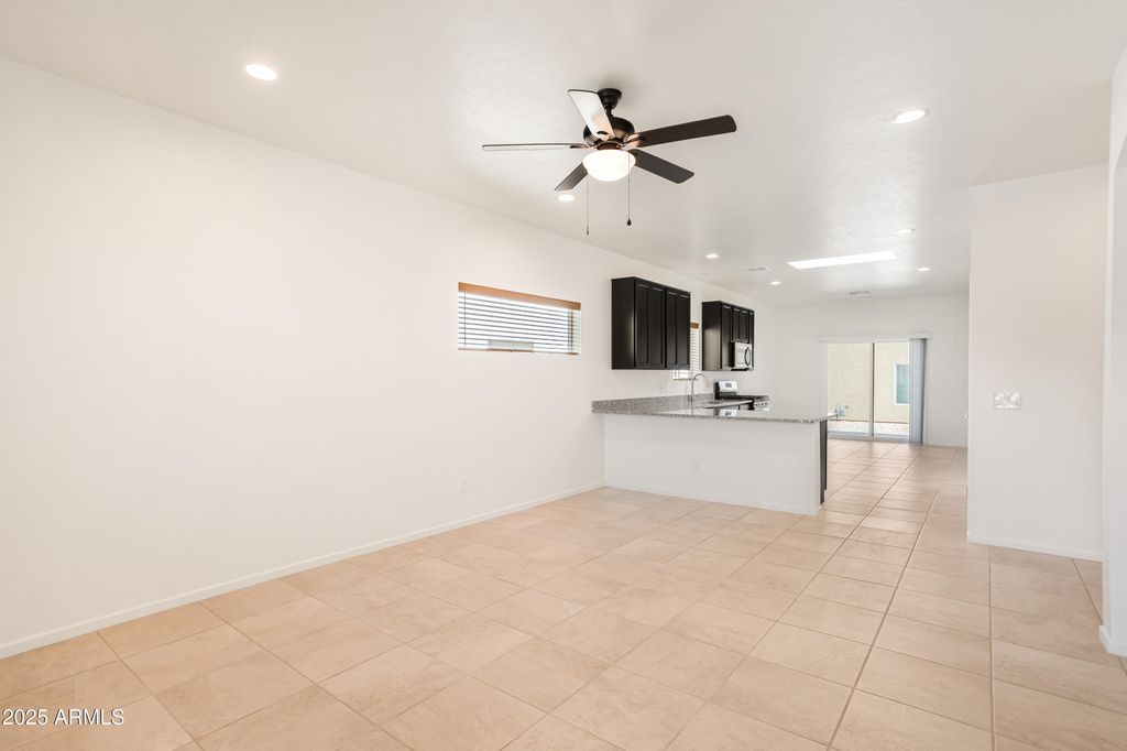 Image 11 of property listing at 293 S MEADOWOOD Lane, Sierra Vista, AZ 85635
