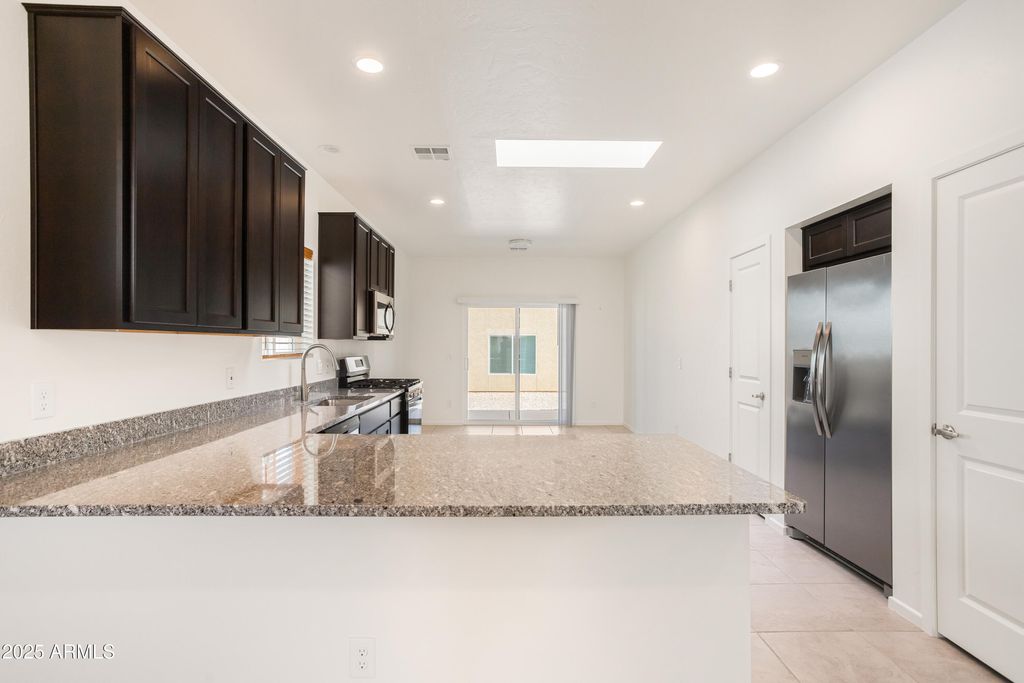 Image 12 of property listing at 293 S MEADOWOOD Lane, Sierra Vista, AZ 85635