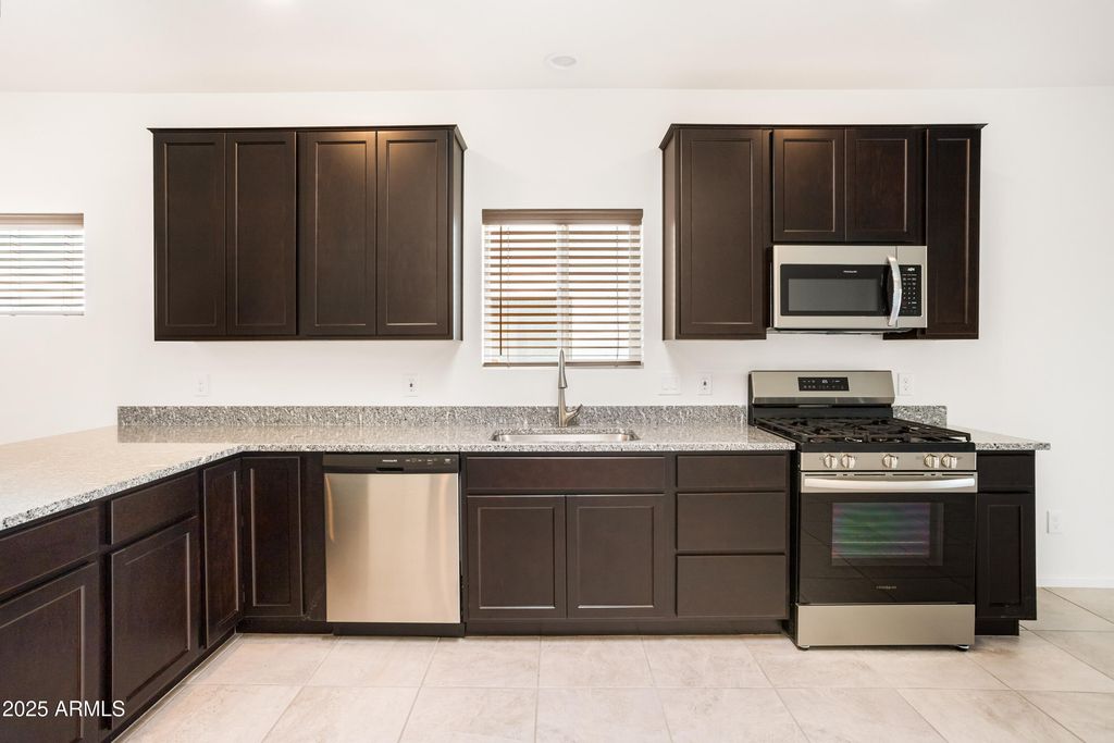 Image 13 of property listing at 293 S MEADOWOOD Lane, Sierra Vista, AZ 85635