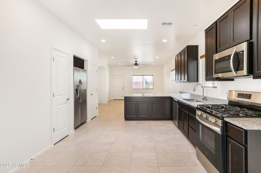 Image 14 of property listing at 293 S MEADOWOOD Lane, Sierra Vista, AZ 85635