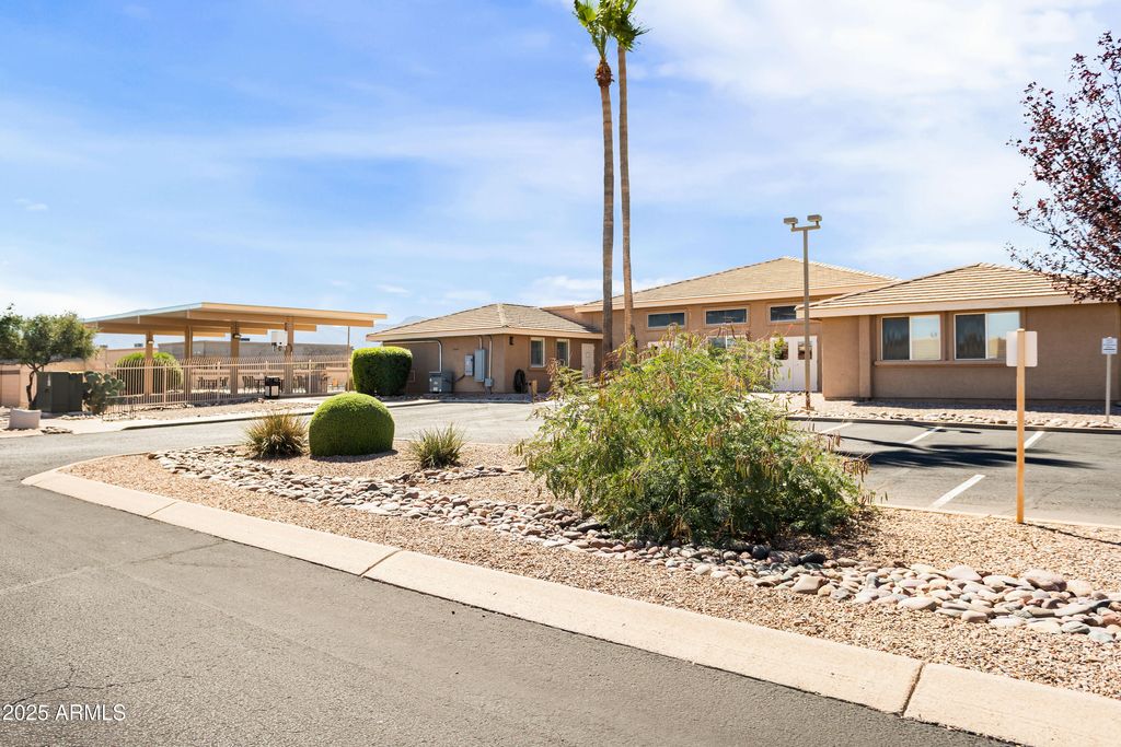 Image 28 of property listing at 293 S MEADOWOOD Lane, Sierra Vista, AZ 85635