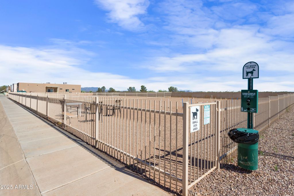 Image 29 of property listing at 293 S MEADOWOOD Lane, Sierra Vista, AZ 85635