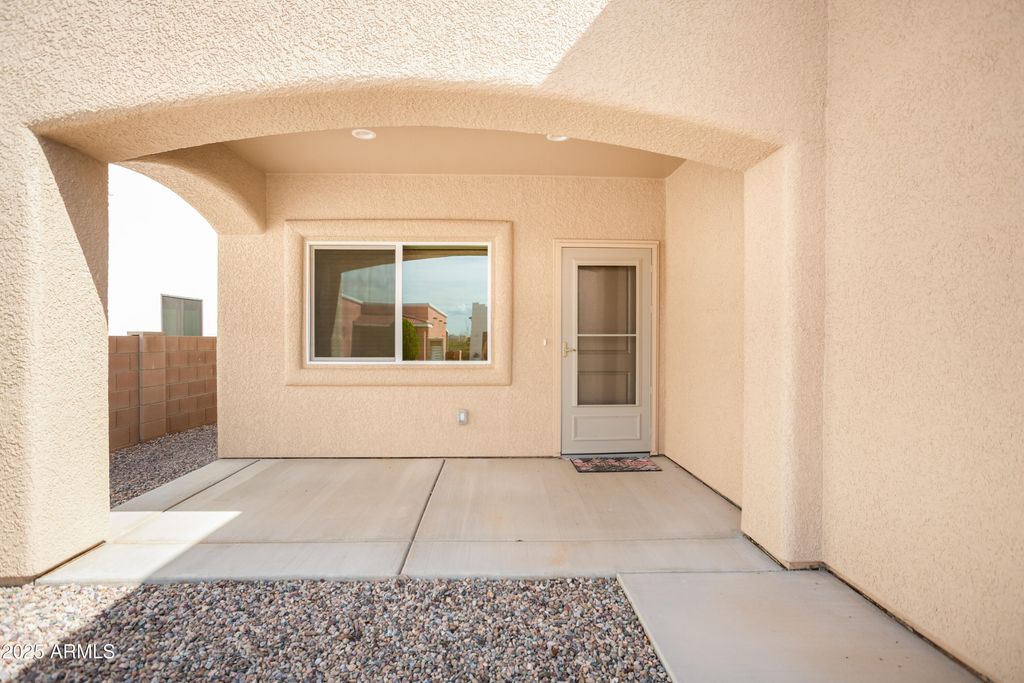 Image 3 of property listing at 293 S MEADOWOOD Lane, Sierra Vista, AZ 85635