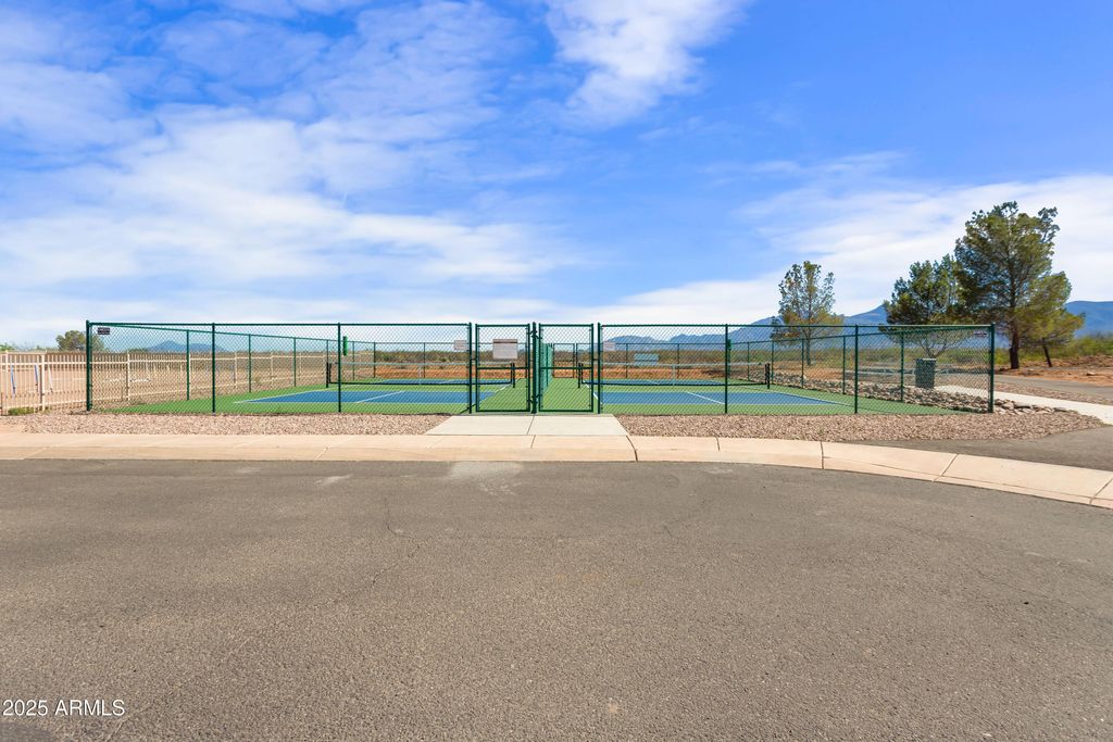 Image 30 of property listing at 293 S MEADOWOOD Lane, Sierra Vista, AZ 85635