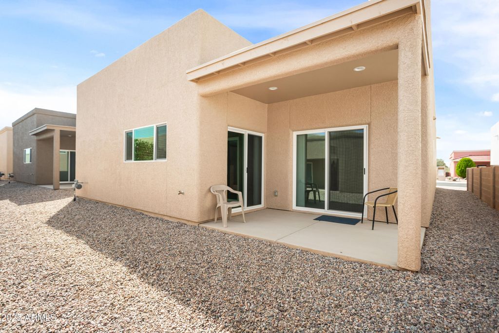 Image 5 of property listing at 293 S MEADOWOOD Lane, Sierra Vista, AZ 85635