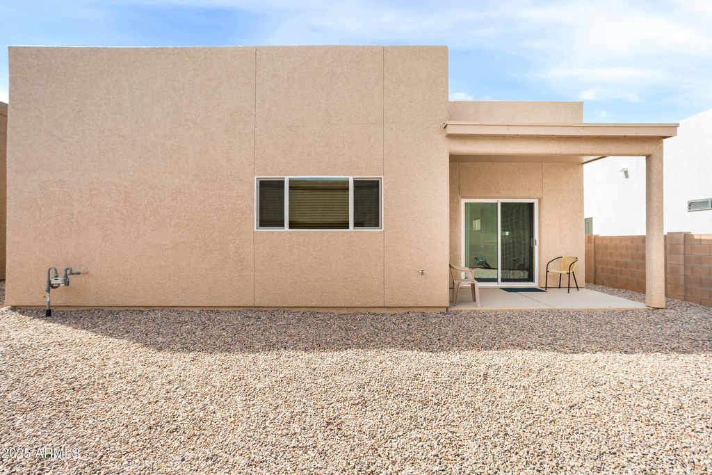 Image 6 of property listing at 293 S MEADOWOOD Lane, Sierra Vista, AZ 85635