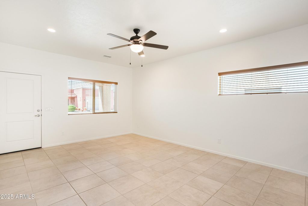 Image 9 of property listing at 293 S MEADOWOOD Lane, Sierra Vista, AZ 85635