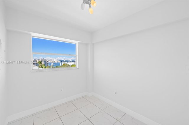 16508 NE 26th Ave 601, North Miami Beach, FL 33160