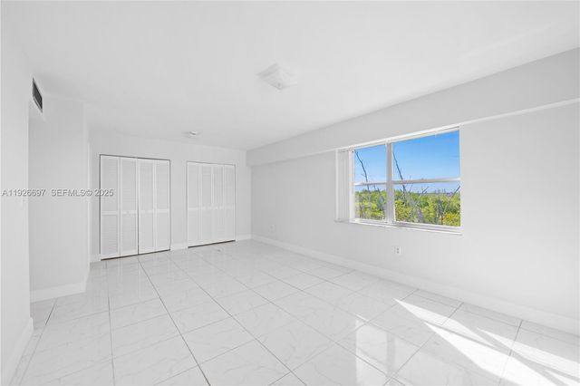 16508 NE 26th Ave 601, North Miami Beach, FL 33160