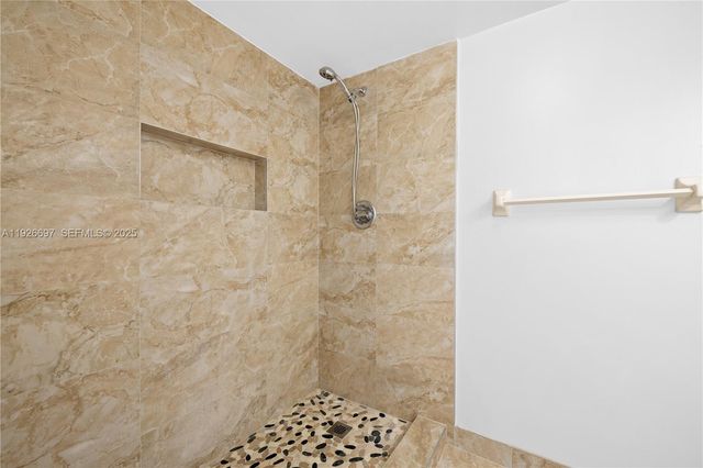 16508 NE 26th Ave 601, North Miami Beach, FL 33160