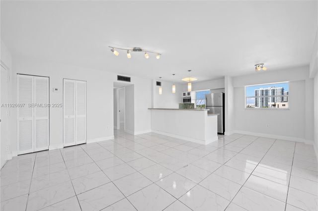 16508 NE 26th Ave 601, North Miami Beach, FL 33160