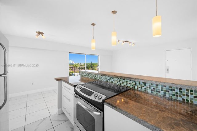 16508 NE 26th Ave 601, North Miami Beach, FL 33160