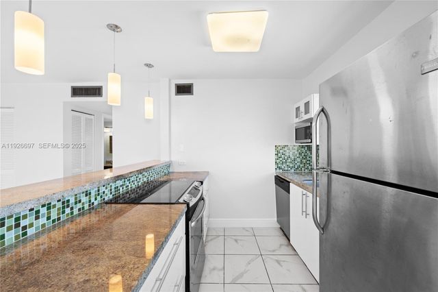 16508 NE 26th Ave 601, North Miami Beach, FL 33160