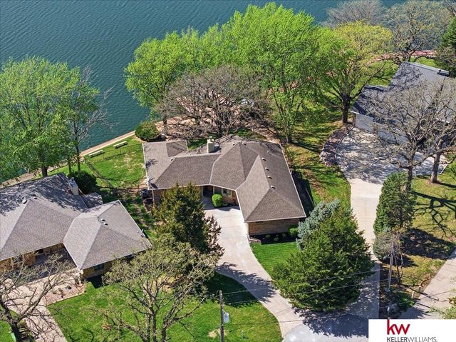 9218 Bellvue Circle, Plattsmouth, NE 68048