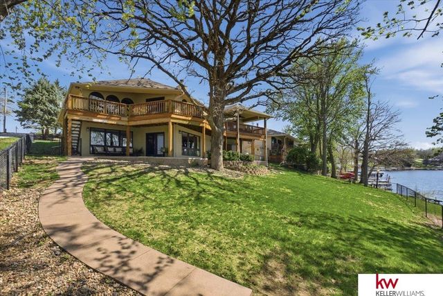 9218 Bellvue Circle, Plattsmouth, NE 68048