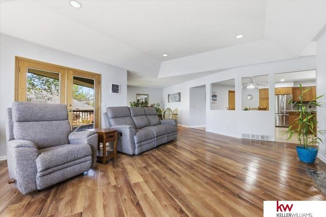 9218 Bellvue Circle, Plattsmouth, NE 68048