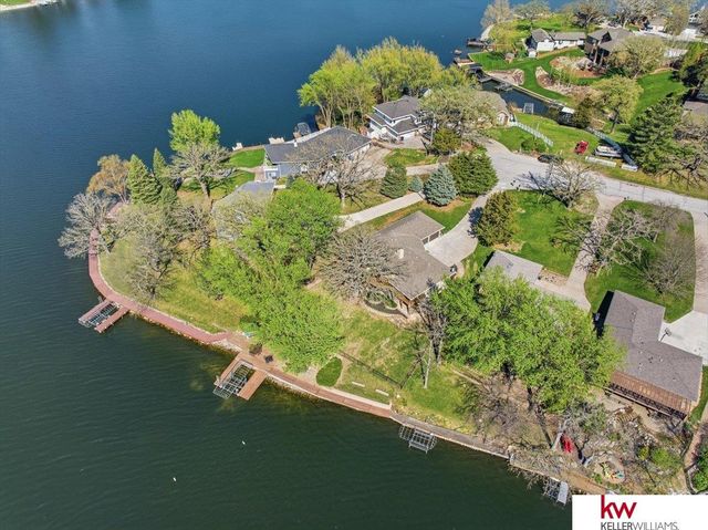 9218 Bellvue Circle, Plattsmouth, NE 68048