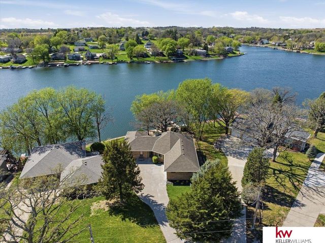 9218 Bellvue Circle, Plattsmouth, NE 68048