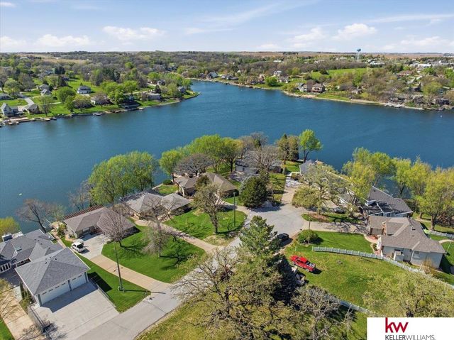9218 Bellvue Circle, Plattsmouth, NE 68048