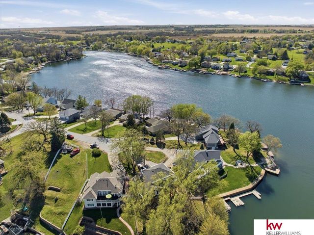 9218 Bellvue Circle, Plattsmouth, NE 68048