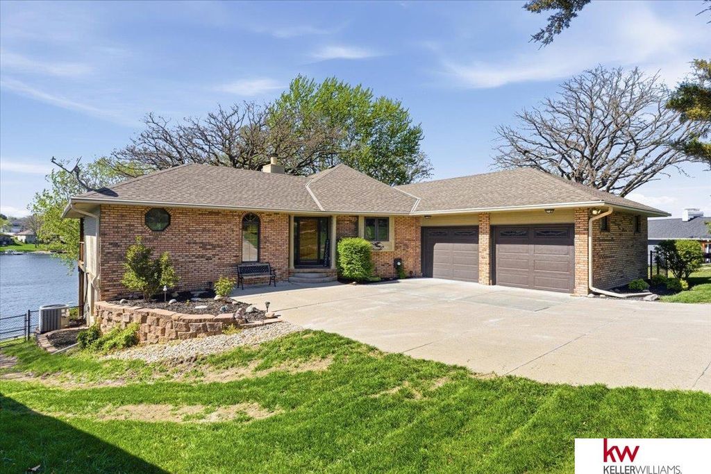 9218 Bellvue Circle, Plattsmouth, NE 68048