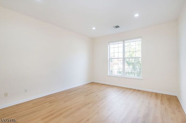 511 Four Seasons Dr 511, Wayne Twp., NJ 07470