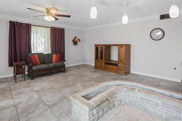 4026 Alby Street, Alton, IL 62002