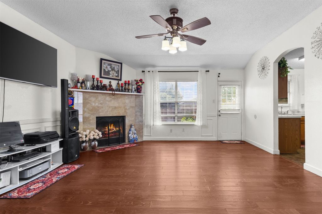 300 Comiskey Court, Saginaw, TX 76179 — photo 5