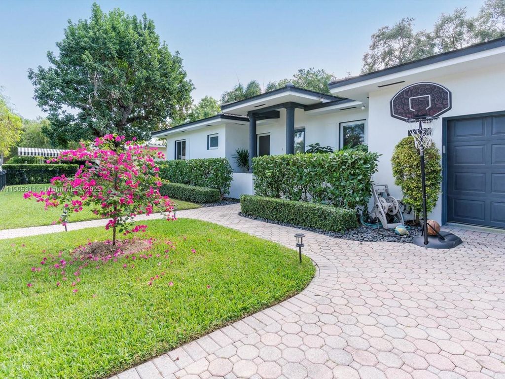 Image 2 of property listing at 5750 SW 55th St, Miami, FL 33155