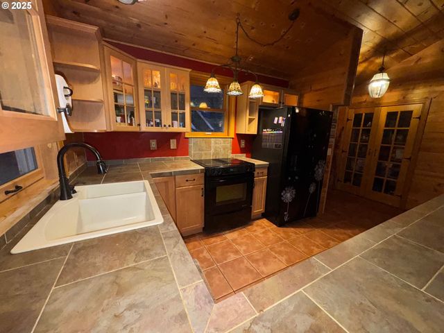 1415 N ALVORD Ln, Otis, OR 97368