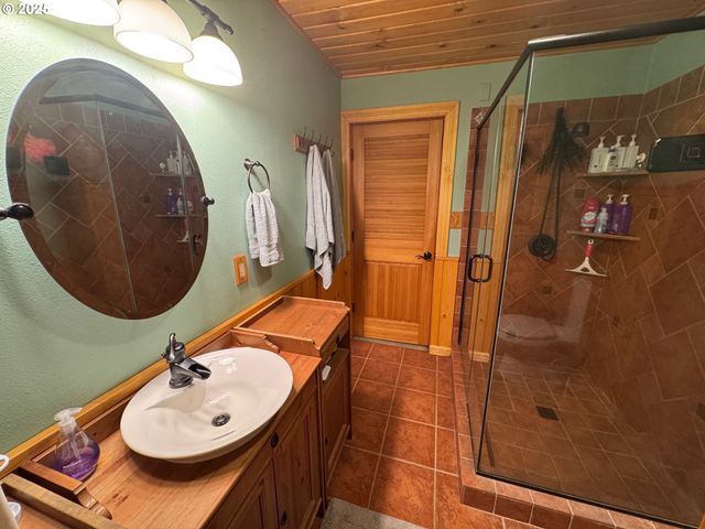 1415 N ALVORD Ln, Otis, OR 97368