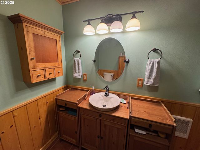 1415 N ALVORD Ln, Otis, OR 97368