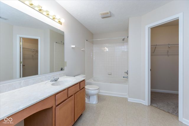 4063 S Meadow Wood Court, New Palestine, IN 46163