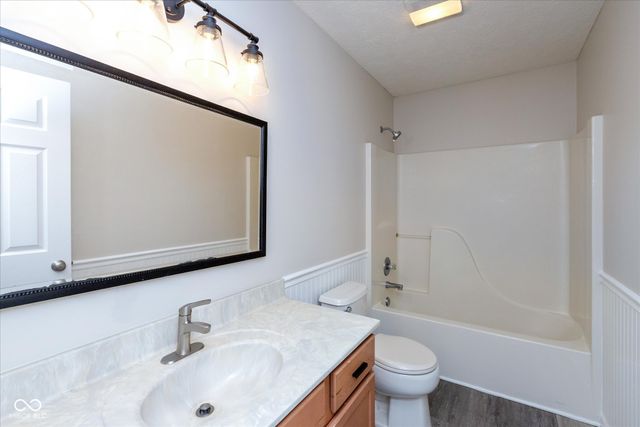 4063 S Meadow Wood Court, New Palestine, IN 46163