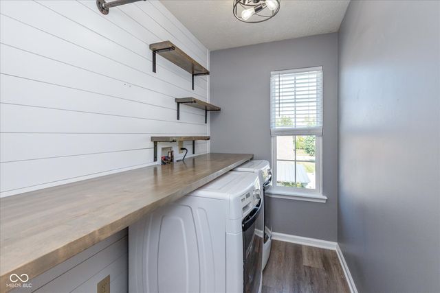 4063 S Meadow Wood Court, New Palestine, IN 46163