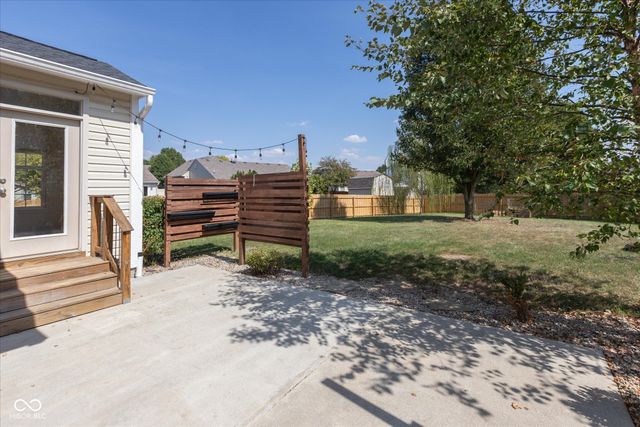 4063 S Meadow Wood Court, New Palestine, IN 46163