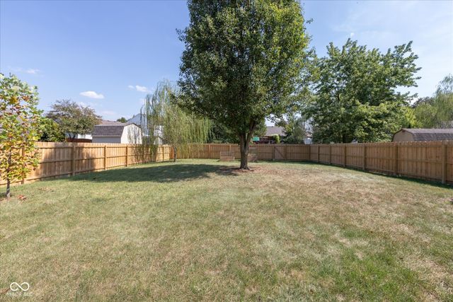 4063 S Meadow Wood Court, New Palestine, IN 46163