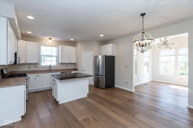 4063 S Meadow Wood Court, New Palestine, IN 46163