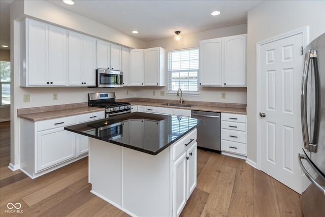 4063 S Meadow Wood Court, New Palestine, IN 46163