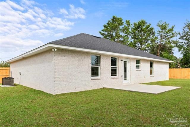 1689 Oak Drive, Gulf Breeze, FL 32563