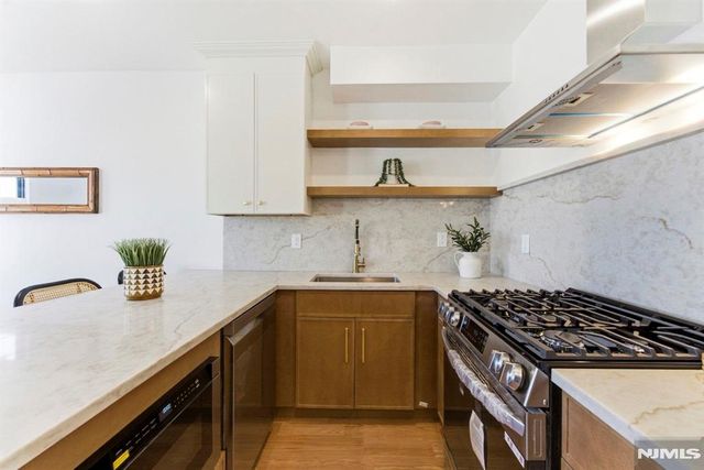 113.5 Oak Street 2, Jersey City, NJ 07304