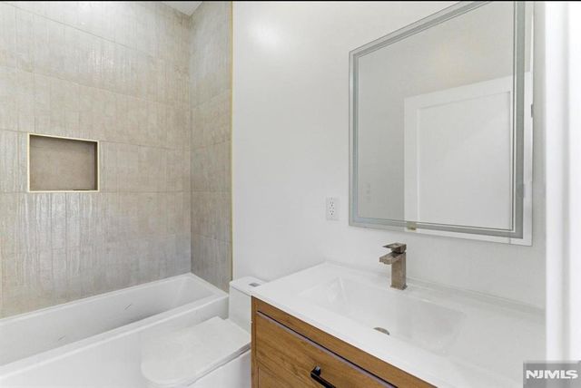 113.5 Oak Street 2, Jersey City, NJ 07304