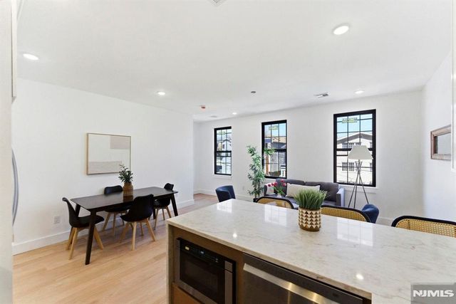 113.5 Oak Street 2, Jersey City, NJ 07304