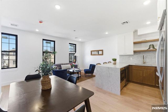 113.5 Oak Street 2, Jersey City, NJ 07304