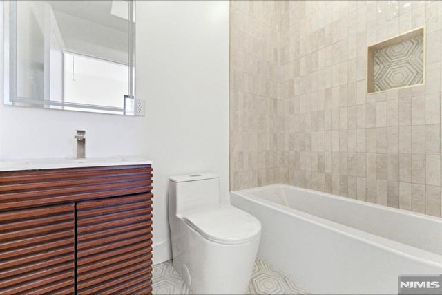 113.5 Oak Street 2, Jersey City, NJ 07304