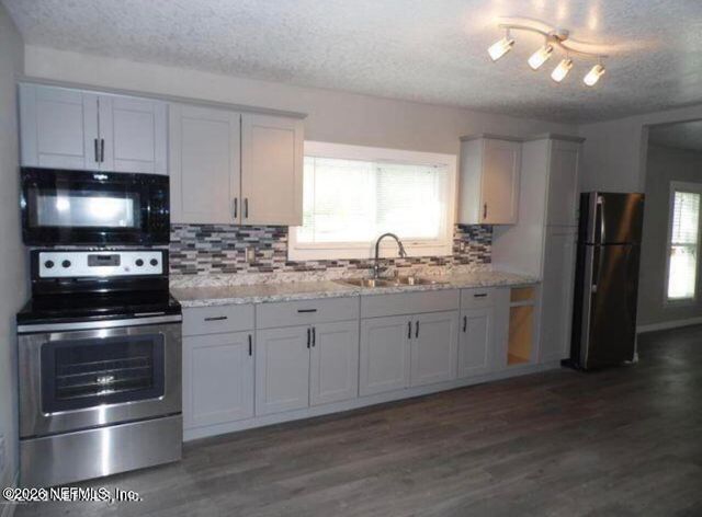 8140 MARINER Street, Jacksonville, FL 32220
